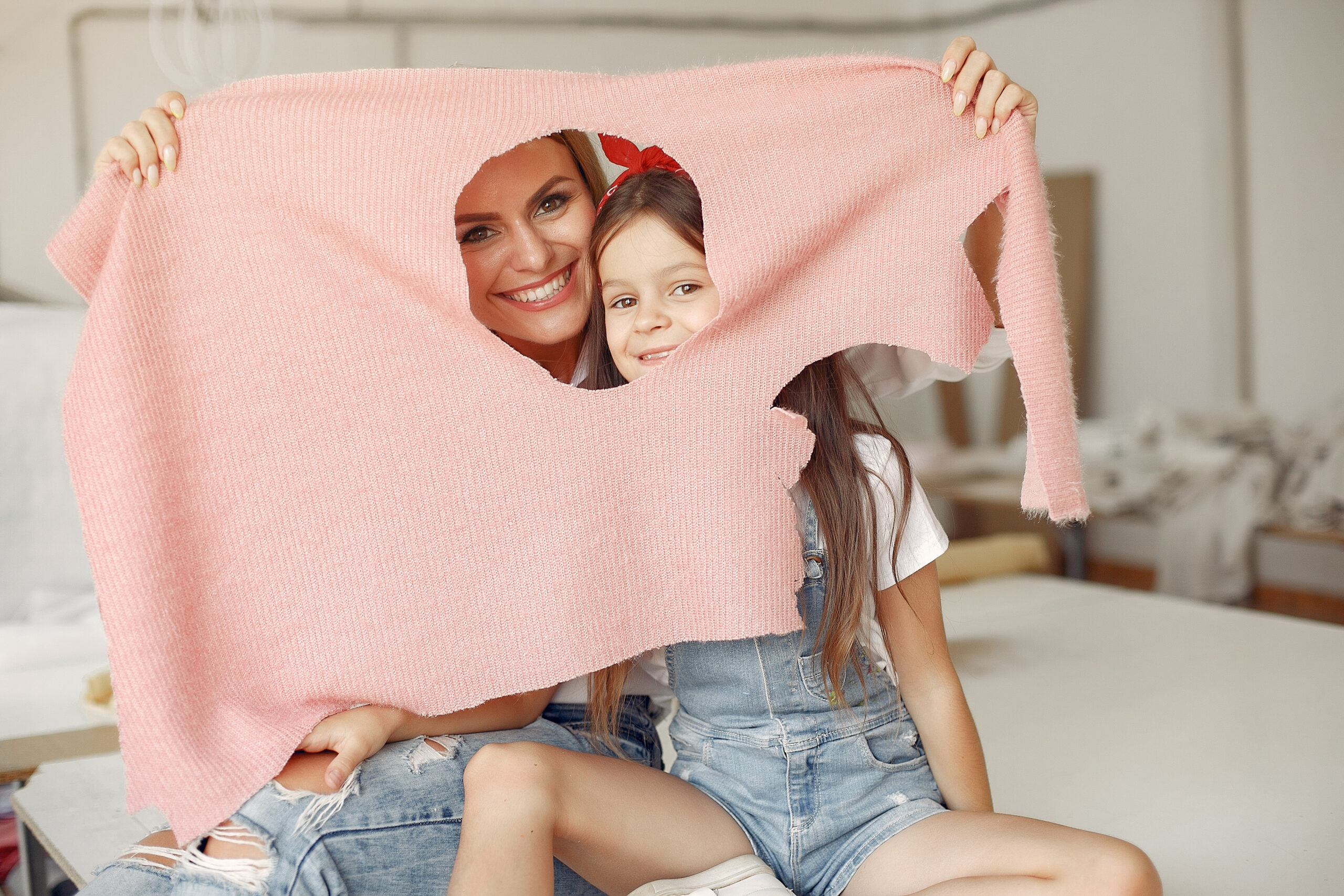 mamá e hija con ropa